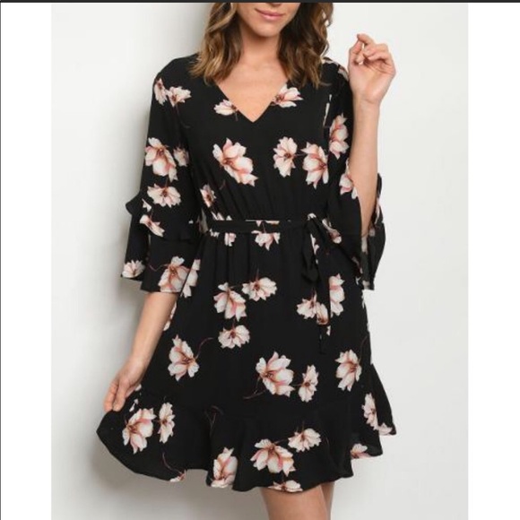 Gilli Dresses & Skirts - Black Peach Floral Ruffle sleeve dress
